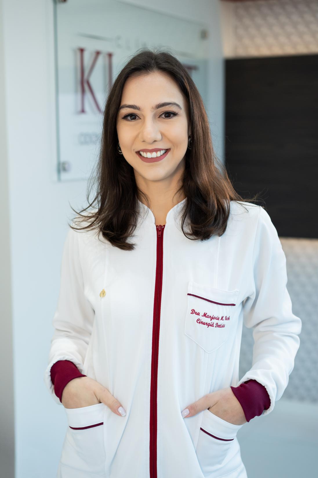 Dra. Marjorie Rech Medina - Especialista em Ortodontia e clnica geral.