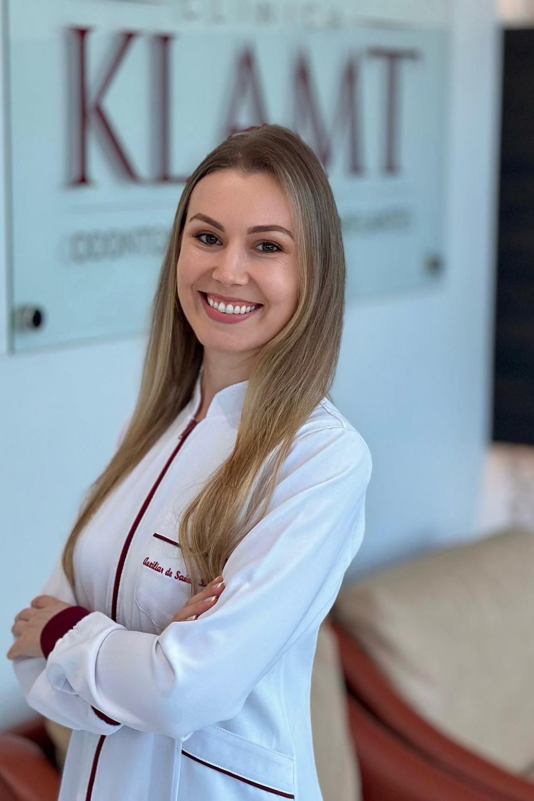 Dra. Joice Ribeiro - Especialista em Endodontia